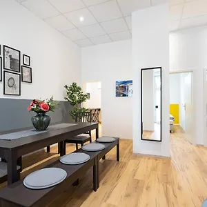 https://big-central-apartment-near-rotkreuzplatz-with-3-br-for-12-pax.getmunichhotels.com